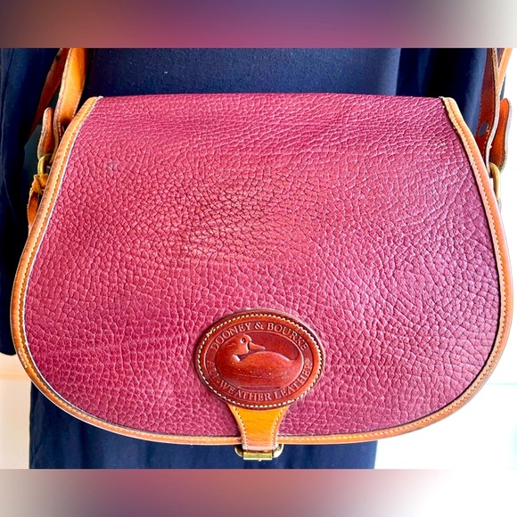 Authentic, vintage Dooney & Bourke crossbody! - Picture 3 of 11